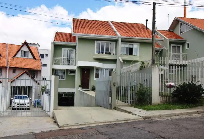 Sobrado com 3 Quartos à Venda, 193 m² por R$ 720.000 Rua Alexandre Eduardo Klat - Abranches, Curitiba - PR