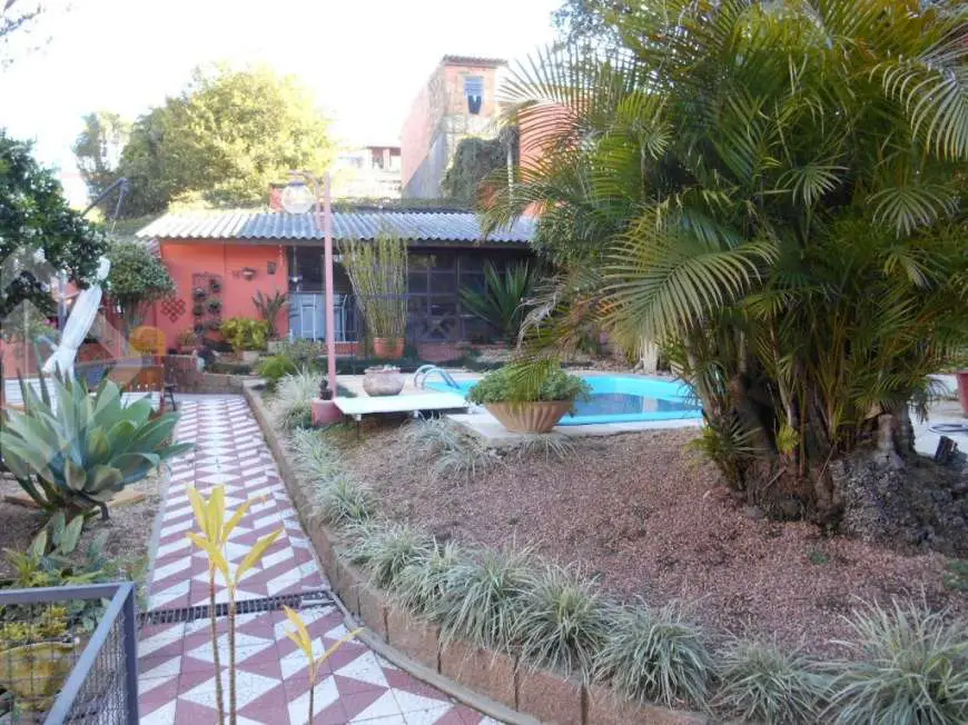 Casa com 5 Quartos à Venda, 212 m² por R$ 1.180.000 Avenida Arnaldo Bohrer, 71 - Teresópolis, Porto Alegre - RS