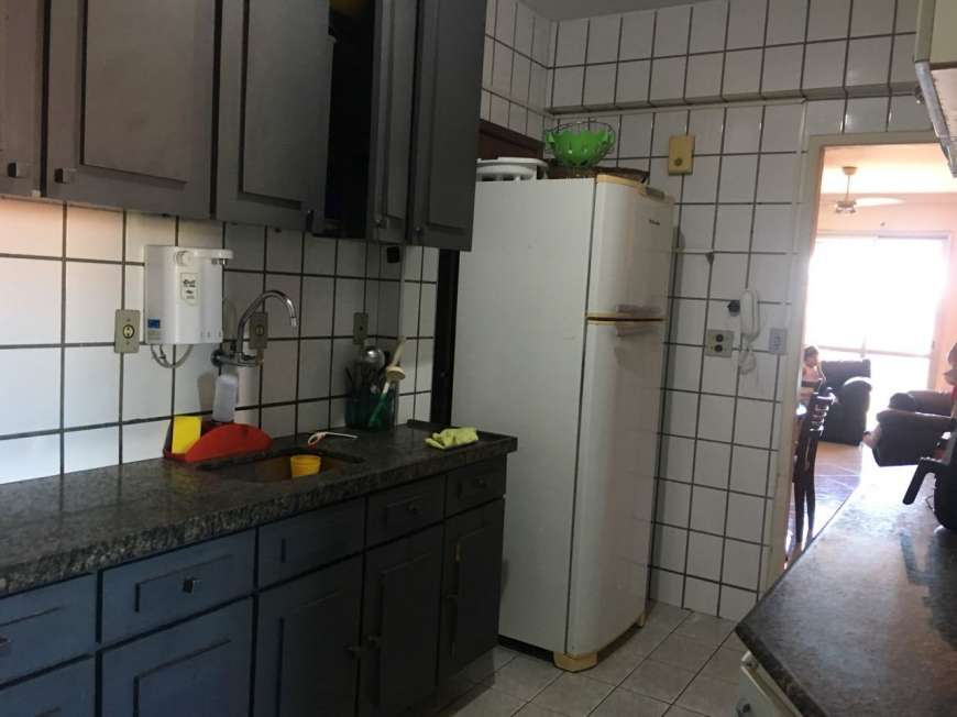 Apartamento com 3 Quartos à Venda, 80 m² por R$ 240.000 Rua Henrique Laranja - Centro, Vila Velha - ES