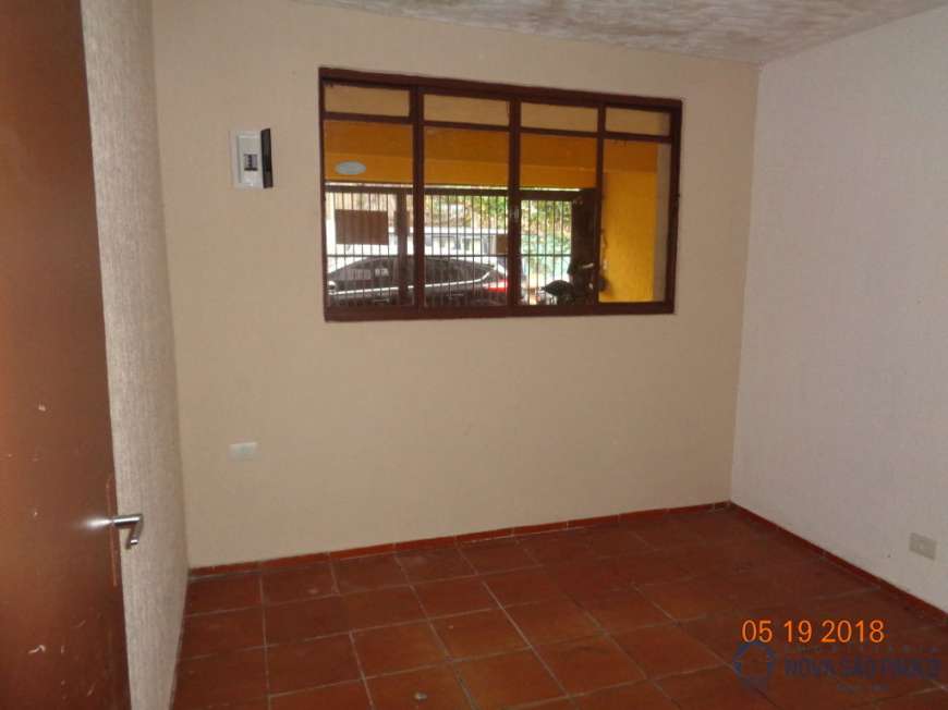 Casa com 2 Quartos para Alugar, 50 m² por R$ 950/Mês Rua Santa Helena, 270 - Canhema, Diadema - SP