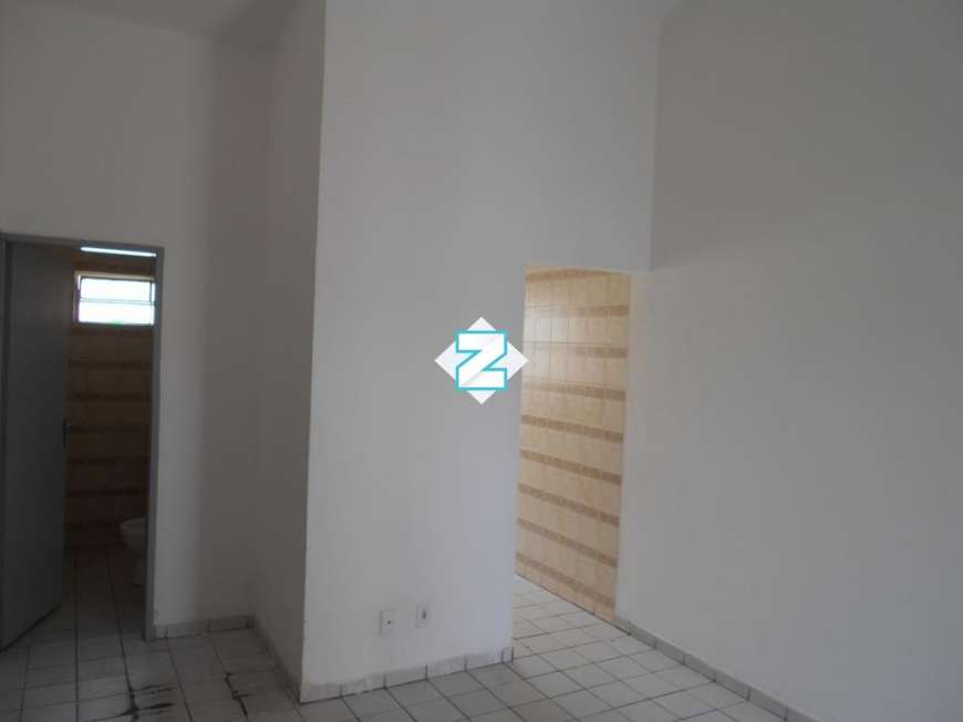 Casa com 2 Quartos para Alugar, 46 m² por R$ 600/Mês Travessa Muniz Falcão, 33 - Barro Duro, Maceió - AL
