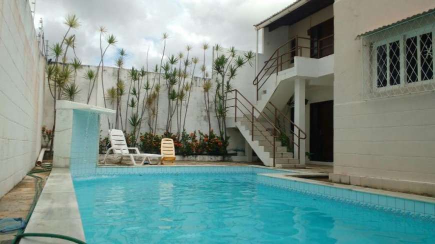 Casa com 9 Quartos para Alugar, 363 m² por R$ 3.900/Mês Ponta Negra, Natal - RN