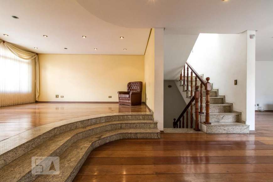 Casa com 5 Quartos para Alugar, 355 m² por R$ 6.500/Mês Rua São Cipriano, 29 - Tatuapé, São Paulo - SP