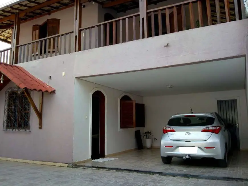 Casa com 5 Quartos à Venda, 240 m² por R$ 495.000 Primeiro de Maio, Belo Horizonte - MG