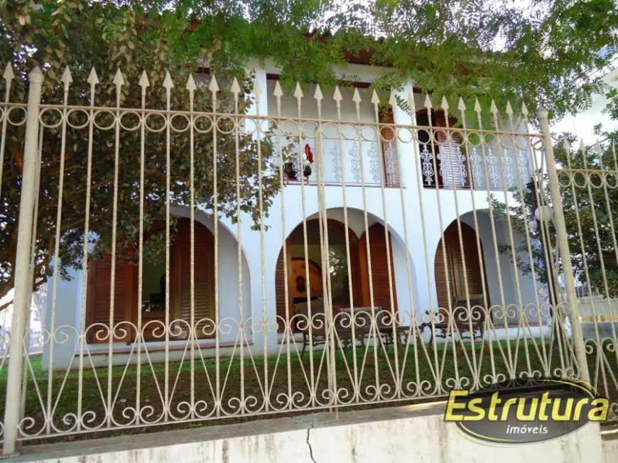 Casa com 4 Quartos à Venda, 345 m² por R$ 1.300.000 Nossa Senhora de Lourdes, Santa Maria - RS