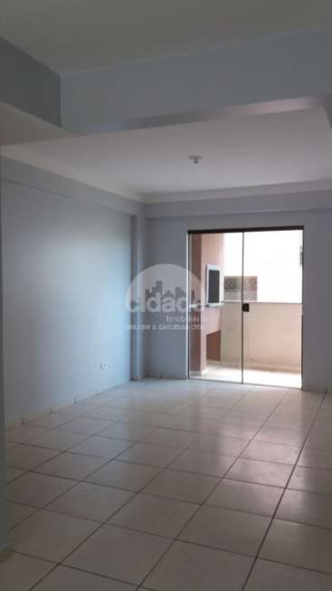 Apartamento com 3 Quartos para Alugar, 81 m² por R$ 950/Mês Rua Padre Ricardo, 902 - Coqueiral, Cascavel - PR