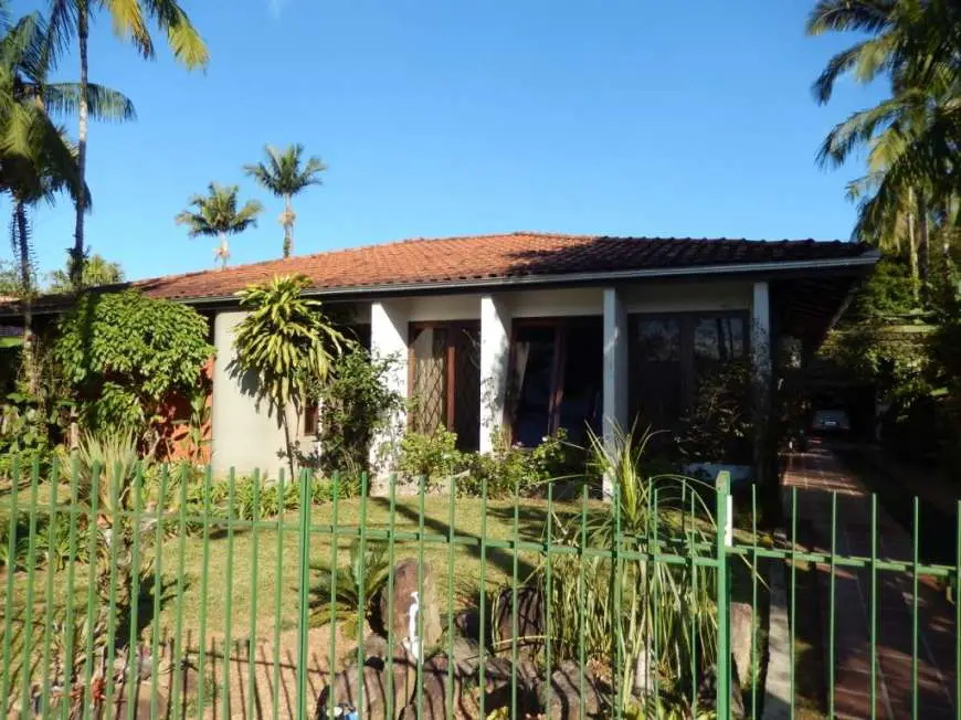 Casa com 3 Quartos à Venda, 240 m² por R$ 950.000 América, Joinville - SC