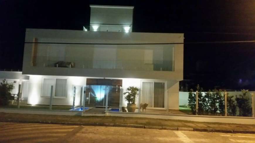 Casa com 5 Quartos para Alugar por R$ 3.500/Dia Rua César Nascimento - Jurerê, Florianópolis - SC