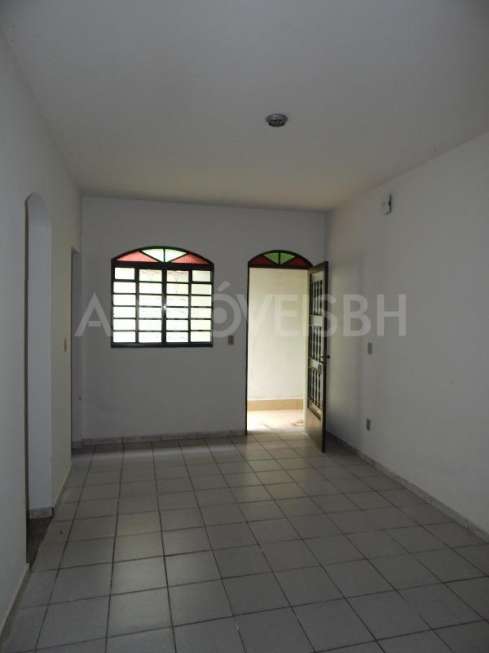 Casa com 1 Quarto para Alugar, 53 m² por R$ 800/Mês Rua Cambuí, 123 - Guarani, Belo Horizonte - MG