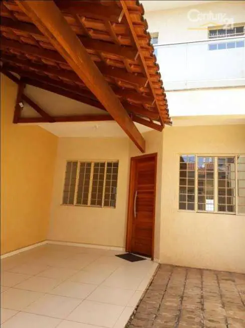 Casa com 3 Quartos para Alugar, 150 m² por R$ 1.500/Mês Rua Lourdes Martins Martinelli, 146 - Jardim Oriente, Londrina - PR