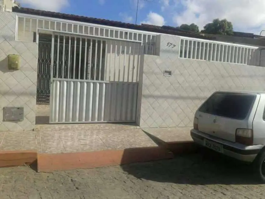 Casa com 3 Quartos à Venda, 304 m² por R$ 300.000 Novo Paraíso, Aracaju - SE