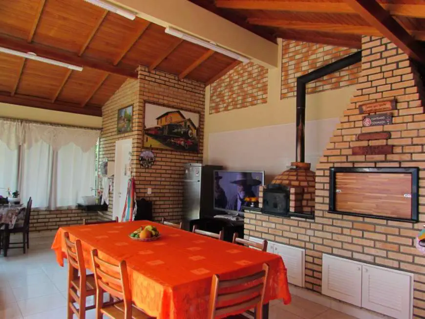 Casa com 3 Quartos para Alugar por R$ 2.200/Dia Rua dos Polvos - Jurerê, Florianópolis - SC