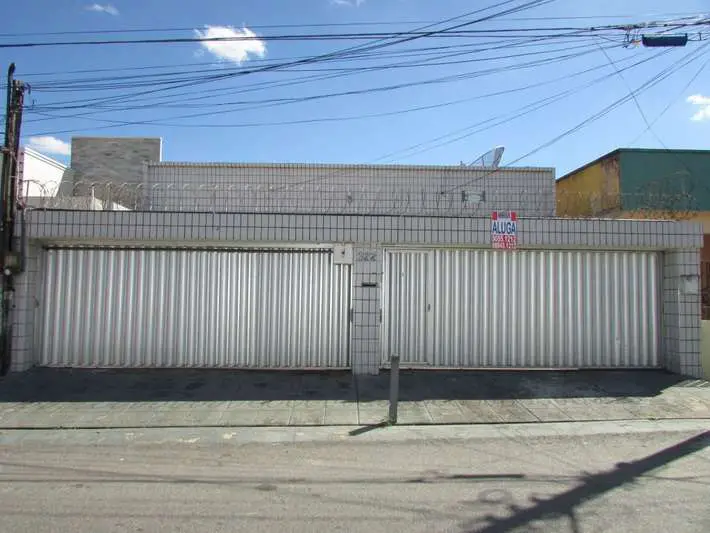 Casa com 4 Quartos para Alugar por R$ 2.200/Mês Rua Xavier de Oliveira, 322 - Amadeu Furtado, Fortaleza - CE