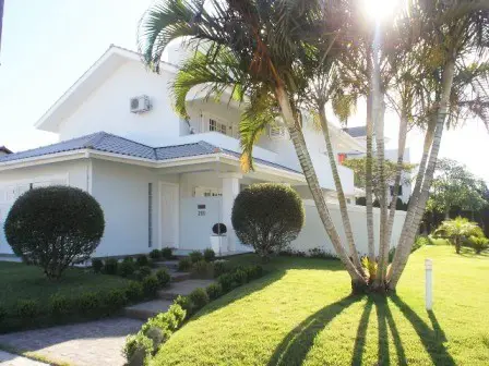 Casa com 3 Quartos para Alugar por R$ 1.100/Dia Rua das Baleias França - Jurerê, Florianópolis - SC
