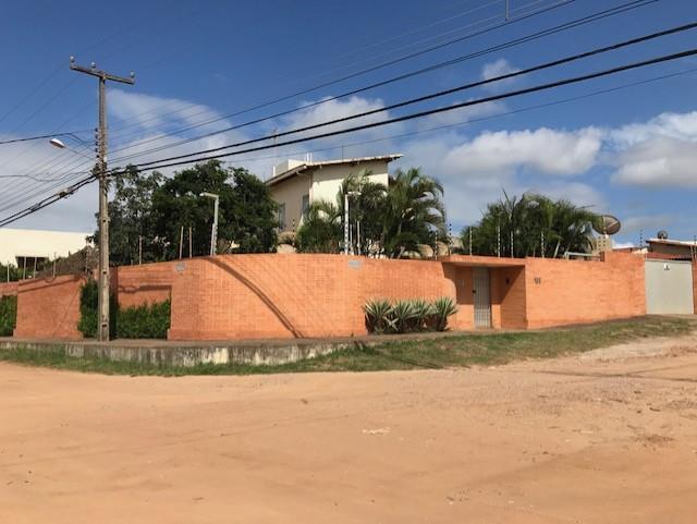 Casa com 3 Quartos para Alugar, 386 m² por R$ 5.350/Mês Candelária, Natal - RN