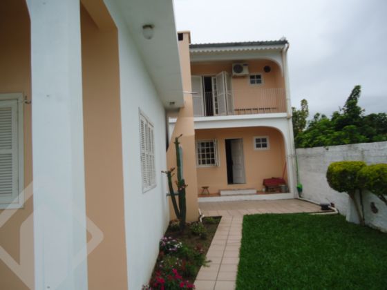 Casa com 3 Quartos à Venda, 242 m² por R$ 600.000 Rua Aron Fischmann, 99 - Dom Antônio Reis, Santa Maria - RS