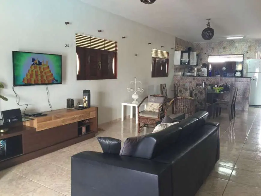 Casa com 3 Quartos para Alugar, 220 m² por R$ 4.000/Mês Avenida Roco Rosso, 9 - Praia de Graçandú, Extremoz - RN