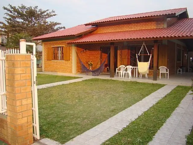 Casa com 3 Quartos para Alugar por R$ 900/Dia Avenida das Palmeiras - Daniela, Florianópolis - SC