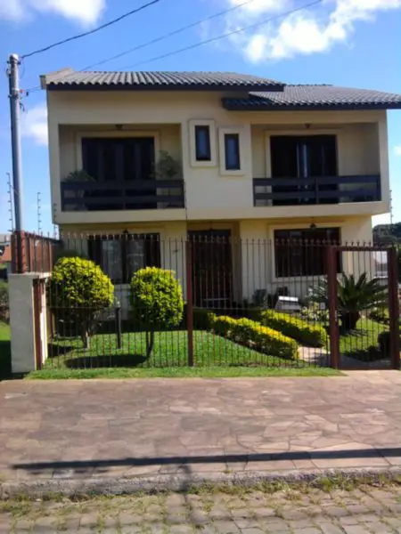 Casa com 4 Quartos à Venda, 297 m² por R$ 926.000 Rua Nestor Domingos Rizzo, 725 - Desvio Rizzo, Caxias do Sul - RS