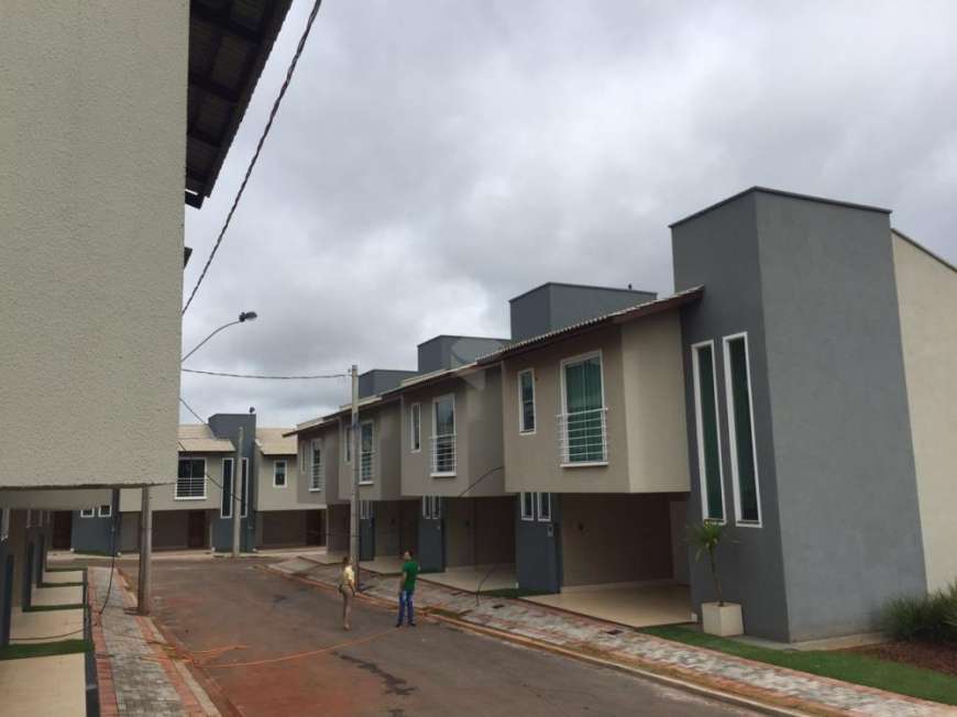 Sobrado com 3 Quartos à Venda, 130 m² por R$ 429.998 Setor Garavelo, Aparecida de Goiânia - GO