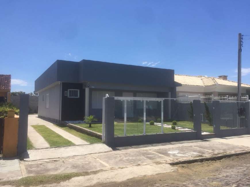 Casa com 3 Quartos à Venda, 170 m² por R$ 600.000 Centro, Xangri Lá - RS