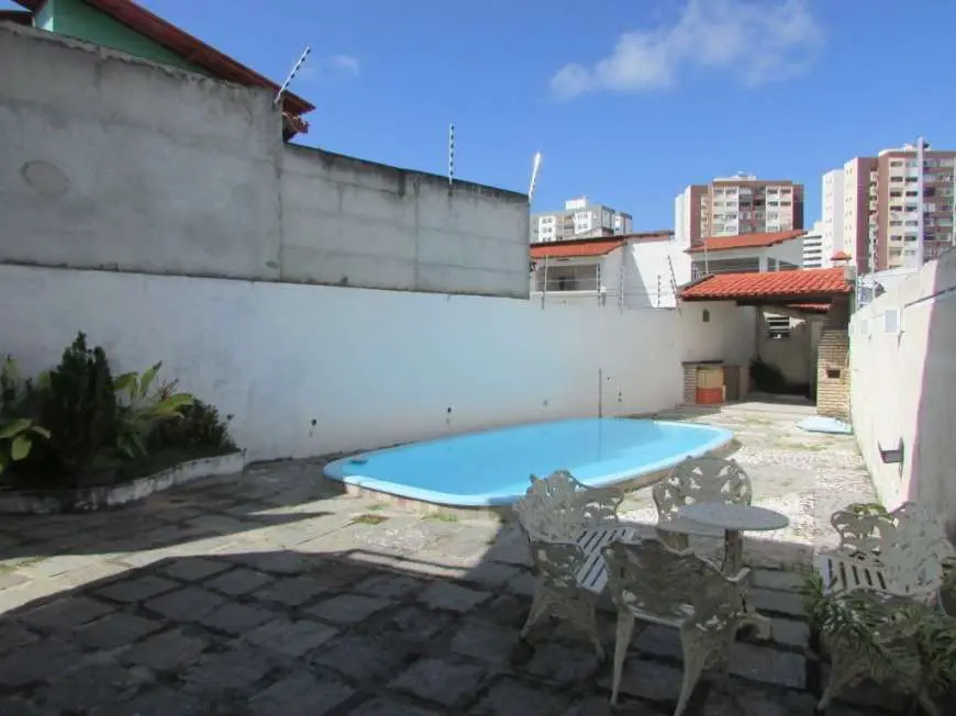 Casa com 5 Quartos à Venda, 300 m² por R$ 750.000 Suíssa, Aracaju - SE