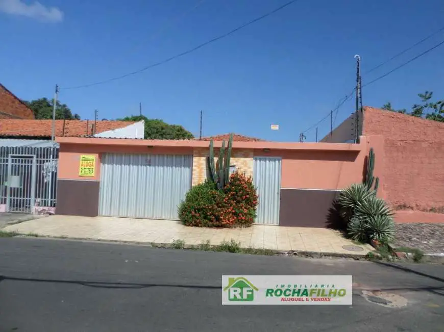 Casa com 3 Quartos para Alugar por R$ 2.000/Mês Macaúba, Teresina - PI
