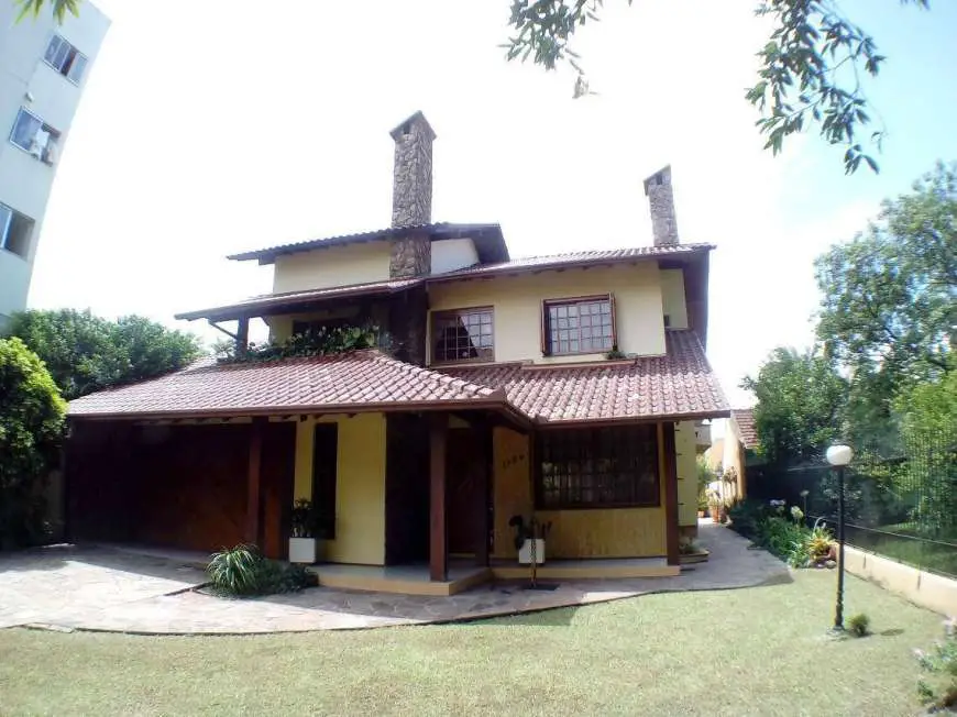 Casa com 3 Quartos à Venda, 273 m² por R$ 855.000 Centro, Sapiranga - RS