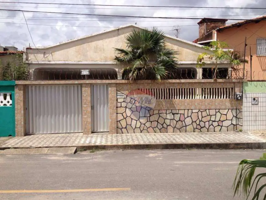 Casa com 3 Quartos à Venda, 200 m² por R$ 350.000 Rua 7, 59 - Tabapuã, Caucaia - CE