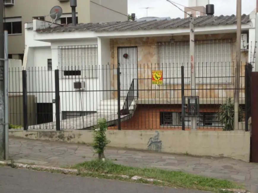 Casa com 3 Quartos à Venda, 217 m² por R$ 920.000 Rua Professor Cristiano Fischer - Jardim do Salso, Porto Alegre - RS