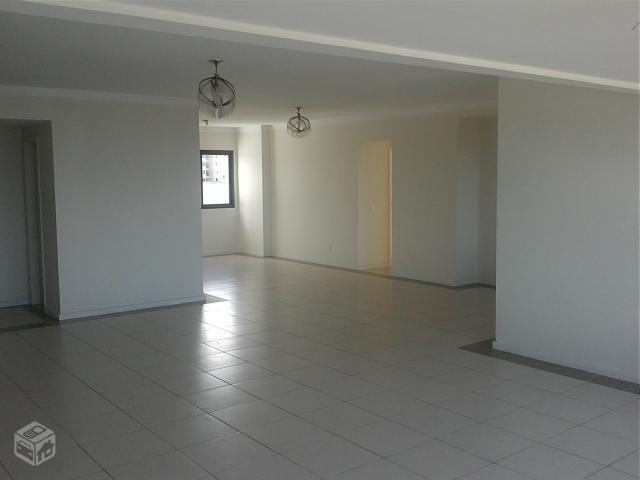 Apartamento com 4 Quartos à Venda, 360 m² por R$ 1.900.000 Rua Cristóvão de Barros, 43 - Treze de Julho, Aracaju - SE