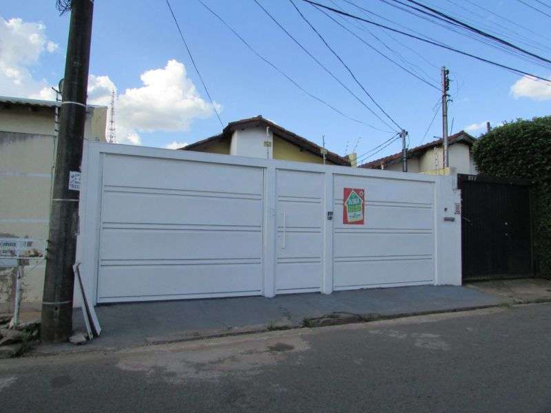 Casa com 3 Quartos para Alugar, 100 m² por R$ 1.200/Mês Rua Jales, 269 - Monte Carlo, Campo Grande - MS