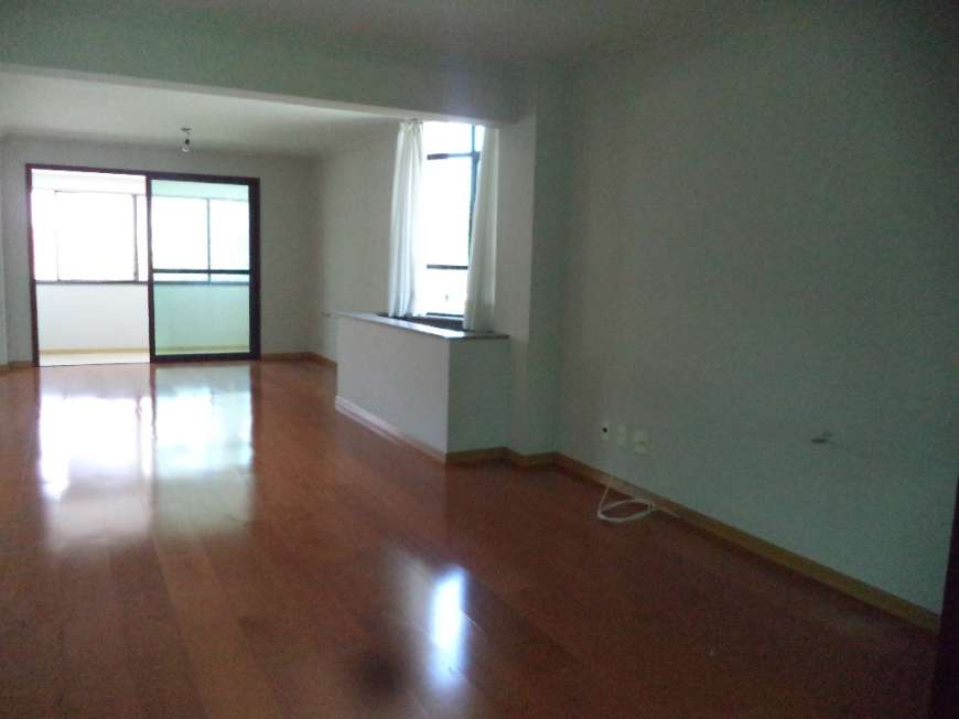 Apartamento com 3 Quartos para Alugar, 209 m² por R$ 2.000/Mês Madureira, Caxias do Sul - RS