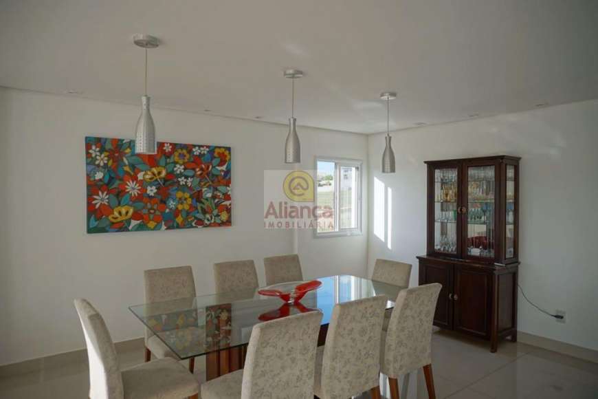 Casa com 4 Quartos para Alugar, 350 m² por R$ 7.000/Mês Pium, Parnamirim - RN