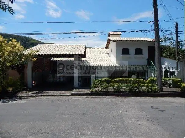 Casa com 4 Quartos para Alugar, 175 m² por R$ 2.900/Mês São Francisco, Niterói - RJ