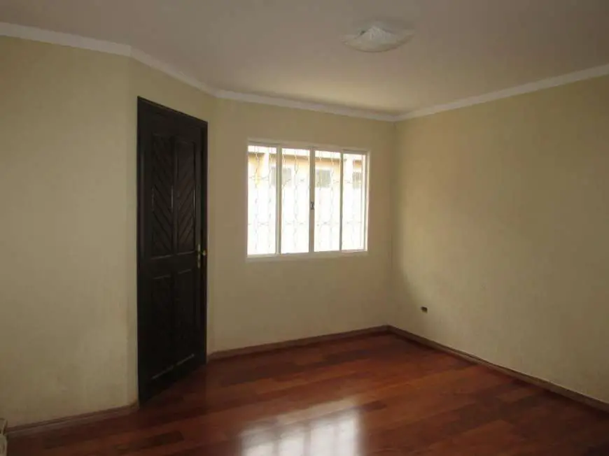Sobrado com 3 Quartos para Alugar, 79 m² por R$ 1.200/Mês Cajuru, Curitiba - PR
