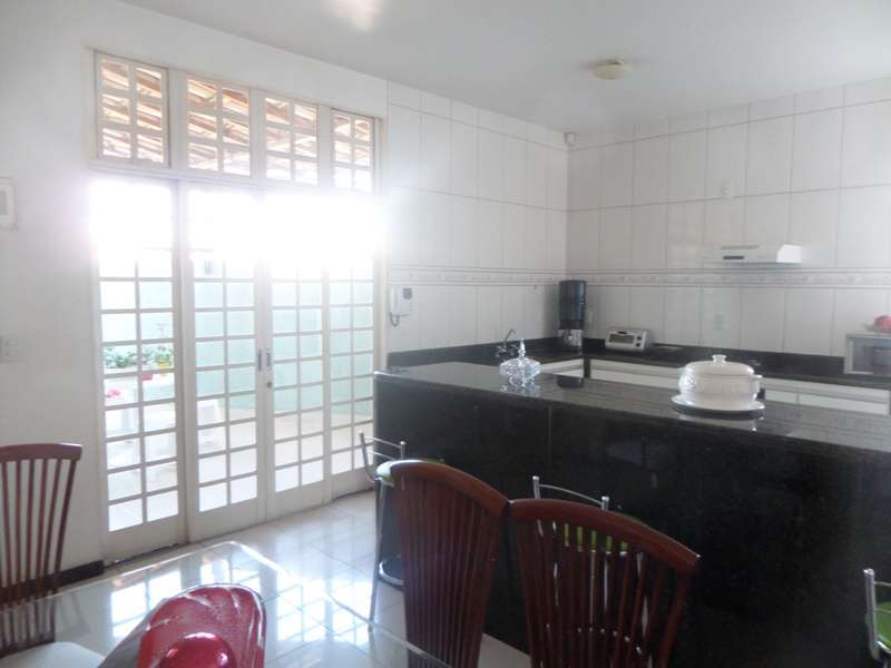 Casa com 3 Quartos à Venda, 120 m² por R$ 650.000 Rua Doutor José Ferolla - Planalto, Belo Horizonte - MG