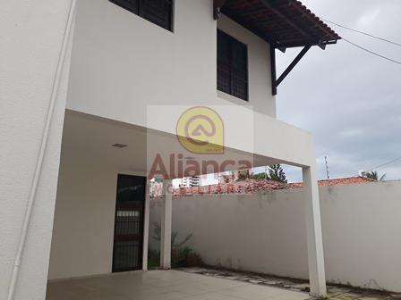 Casa com 4 Quartos para Alugar, 328 m² por R$ 3.500/Mês Lagoa Nova, Natal - RN