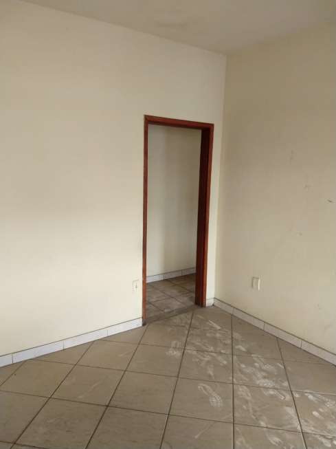 Apartamento com 2 Quartos para Alugar, 70 m² por R$ 700/Mês Rua Flor-de-pitangueira - Mineirão, Belo Horizonte - MG