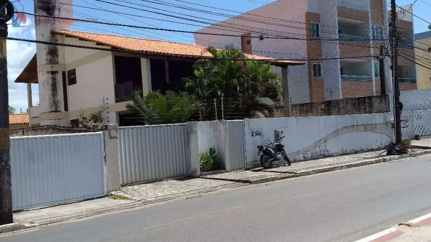 Casa com 5 Quartos para Alugar, 500 m² por R$ 3.000/Mês Bessa, João Pessoa - PB