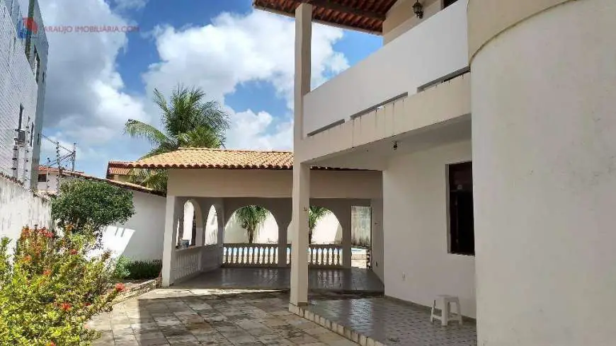 Casa com 5 Quartos para Alugar, 500 m² por R$ 3.000/Mês Bessa, João Pessoa - PB