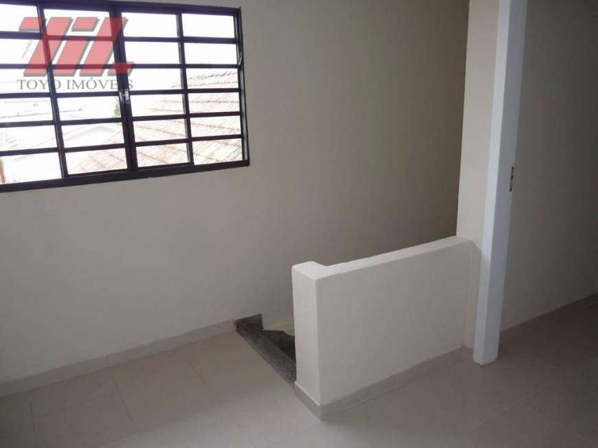 Apartamento com 3 Quartos para Alugar, 80 m² por R$ 1.000/Mês Avenida Winston Churchill, 1346 - Capão Raso, Curitiba - PR