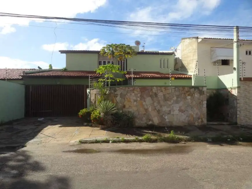 Casa com 4 Quartos para Alugar por R$ 8.000/Mês Atalaia, Aracaju - SE