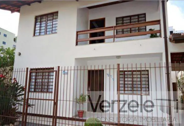Casa com 3 Quartos para Alugar, 180 m² por R$ 550/Dia Rua 304 - Meia Praia, Itapema - SC