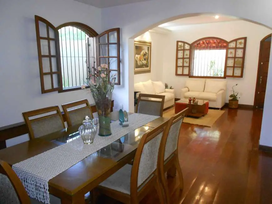 Casa com 4 Quartos à Venda, 238 m² por R$ 1.250.000 Rua Itaí, 520 - Santa Efigênia, Belo Horizonte - MG