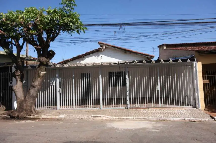 Casa com 3 Quartos para Alugar, 124 m² por R$ 1.200/Mês Setor Campinas, Goiânia - GO