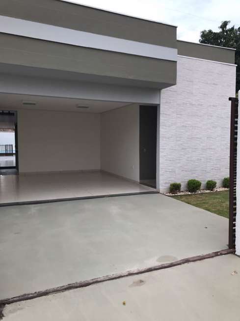 Casa com 3 Quartos para Alugar, 220 m² por R$ 3.700/Mês Rua Roma, 21 - Jardim Itália, Cuiabá - MT