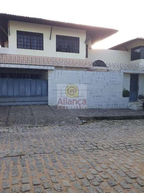 Casa com 4 Quartos para Alugar, 422 m² por R$ 4.500/Mês Cidade Jardim, Natal - RN