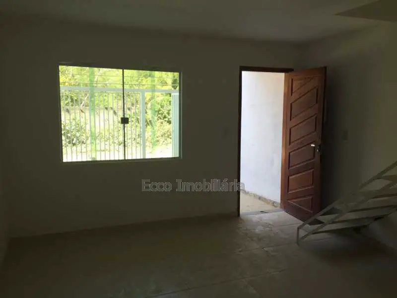 Casa com 2 Quartos para Alugar por R$ 1.200/Mês Rua São Sebastião - Engenho do Mato, Niterói - RJ