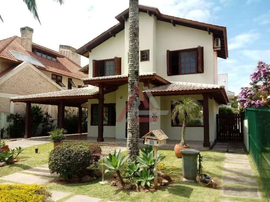 Casa com 4 Quartos à Venda, 317 m² por R$ 1.350.000 Rua das Piraúnas, 74 - Jurerê Internacional, Florianópolis - SC